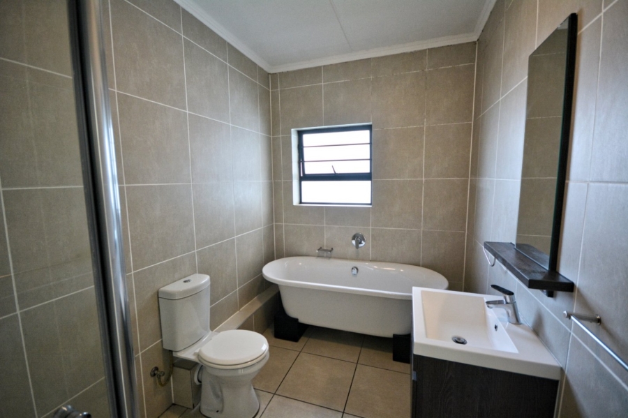 To Let 3 Bedroom Property for Rent in Sandown Western Cape